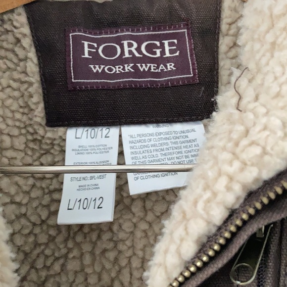 Forge Outdoor Vest - Picture 2 of 4